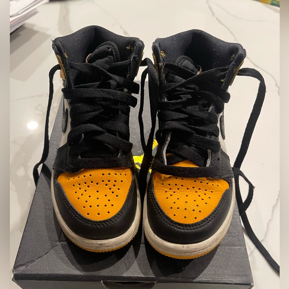 Kids Jordan 1’s size US 11C , great condition, gently warn